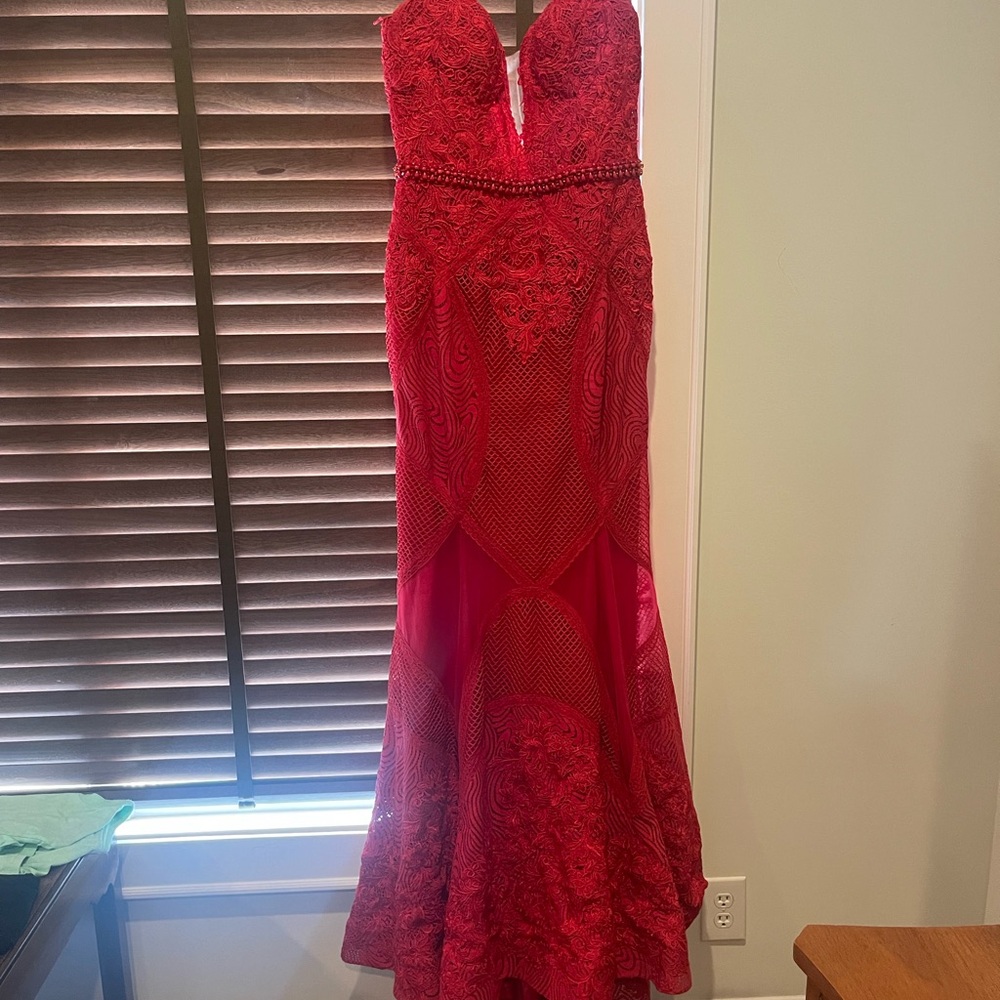 ❤️ Mac Duggal - Size 2 Elegant Red Lace Evening Gown - Picture 4 of 5